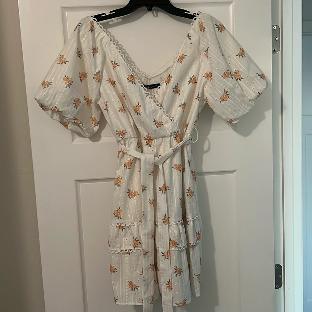 Flowy flower dress with puffy sleeves, size S, NWT